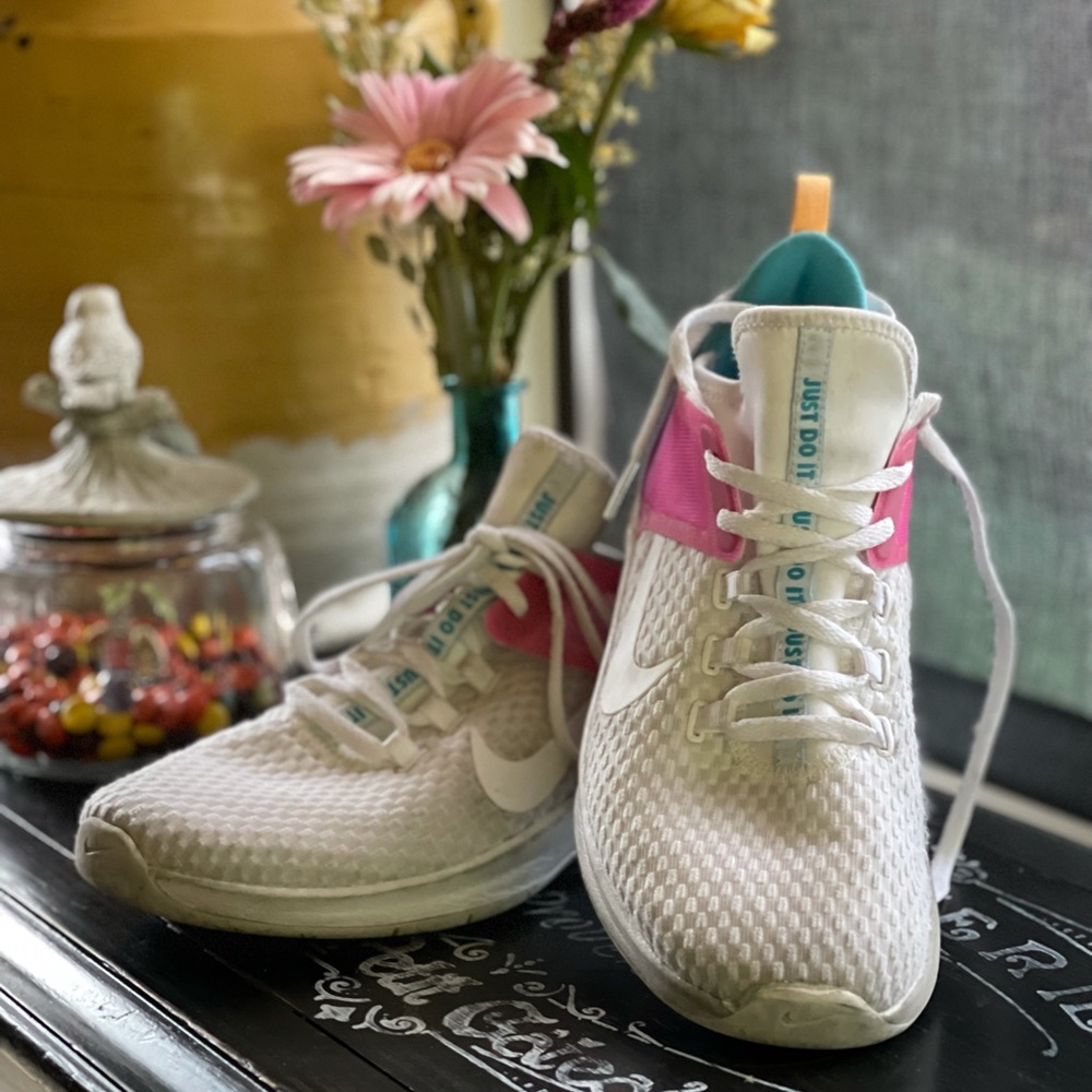 NIKE AIR SNEAKERS